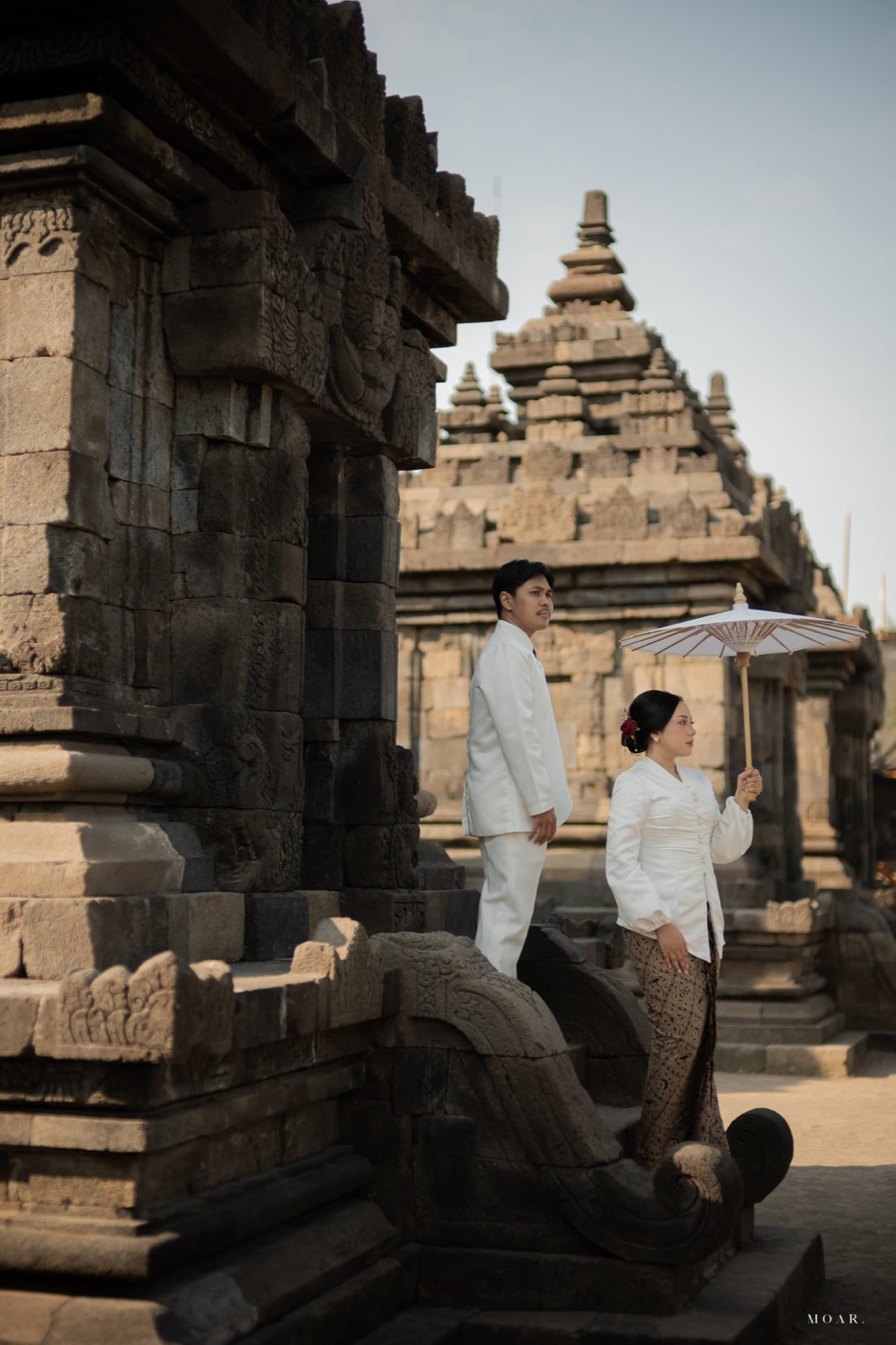 Stefani dan Pranatha di candi