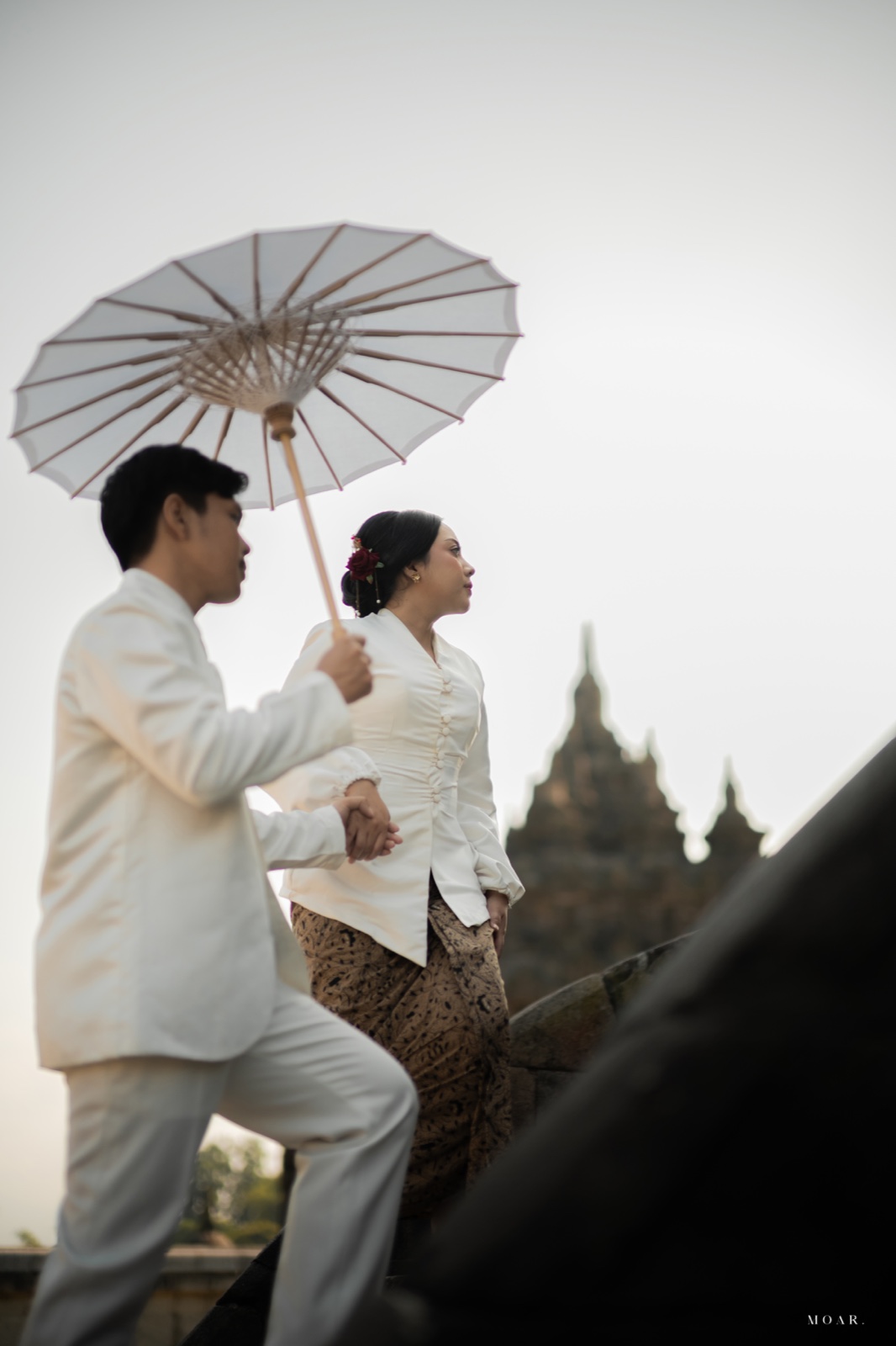 Stefani dan Pranatha berjalan bersama