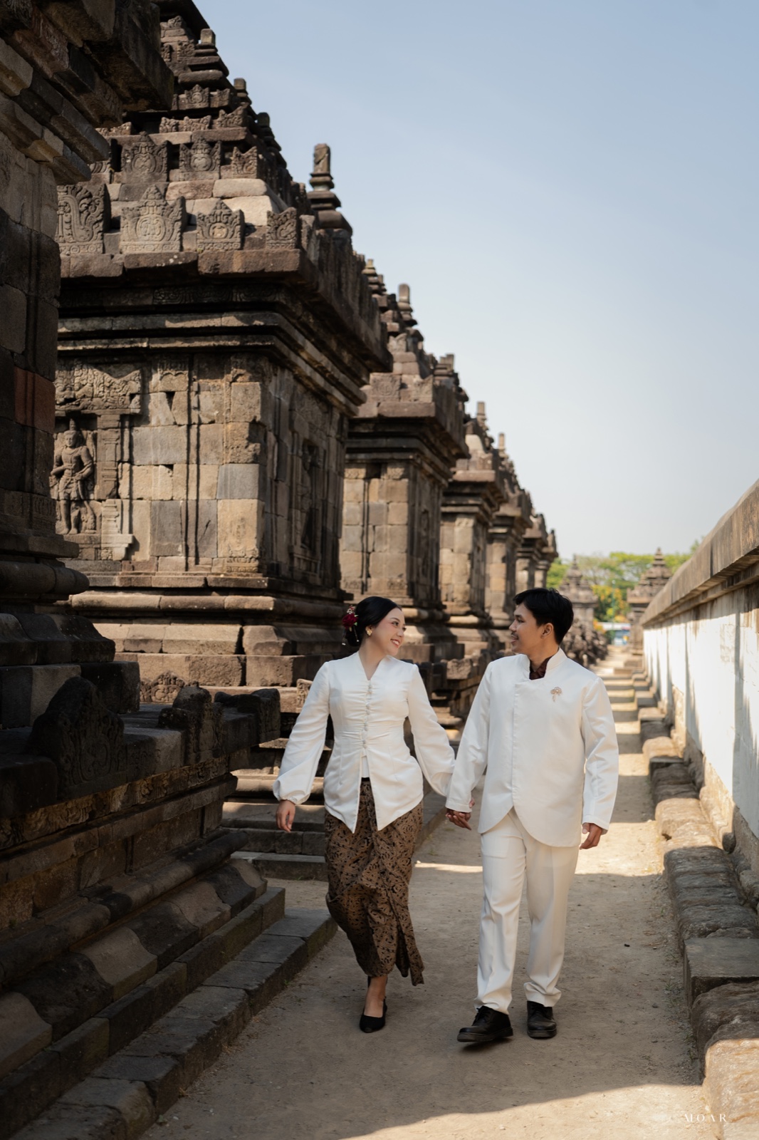 Stefani dan Pranatha berjalan bersama